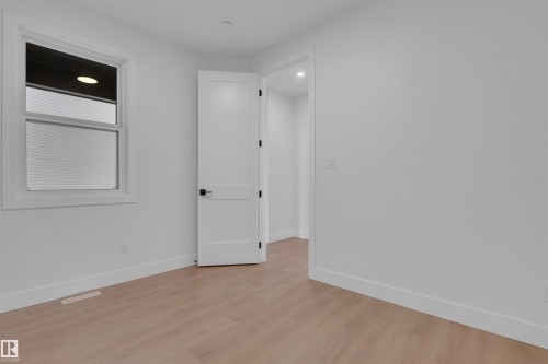 417 Pine Point(E), Leduc, AB - Indoor Photo Showing Other Room