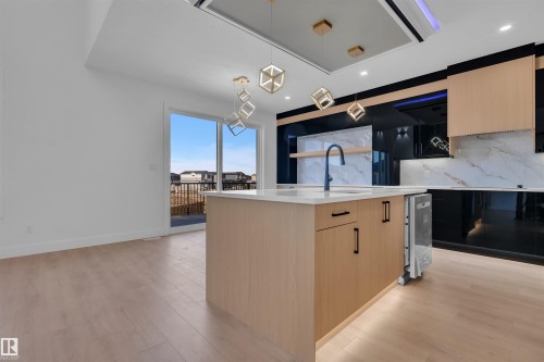 417 Pine Point(E), Leduc, AB - Indoor Photo Showing Kitchen