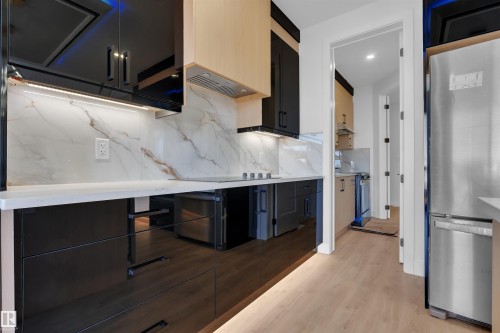 417 Pine Point(E), Leduc, AB - Indoor Photo Showing Kitchen With Upgraded Kitchen