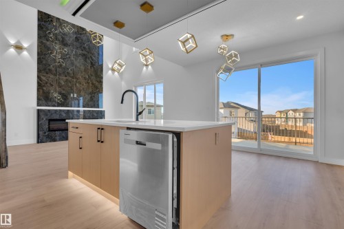 417 Pine Point(E), Leduc, AB - Indoor Photo Showing Kitchen