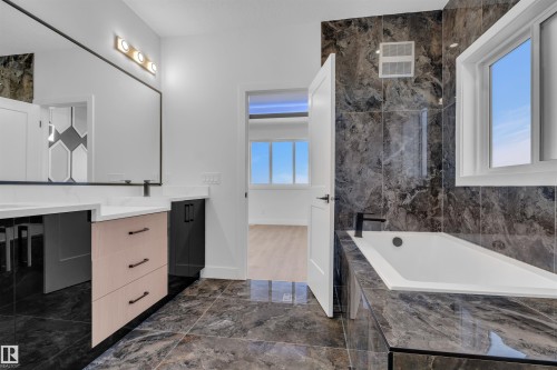 417 Pine Point(E), Leduc, AB - Indoor Photo Showing Bathroom