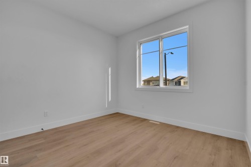 417 Pine Point(E), Leduc, AB - Indoor Photo Showing Other Room