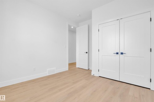 417 Pine Point(E), Leduc, AB - Indoor Photo Showing Other Room