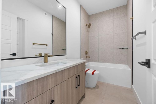 3309 Chickadee Drive, Edmonton, AB - Indoor Photo Showing Bathroom