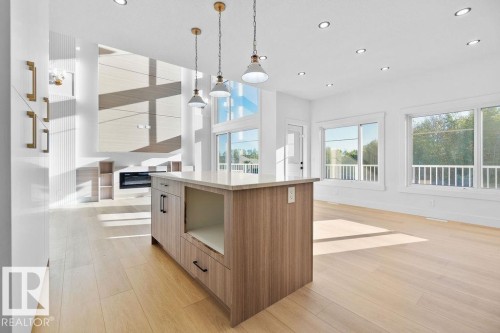 3309 Chickadee Drive, Edmonton, AB - Indoor Photo Showing Kitchen With Upgraded Kitchen