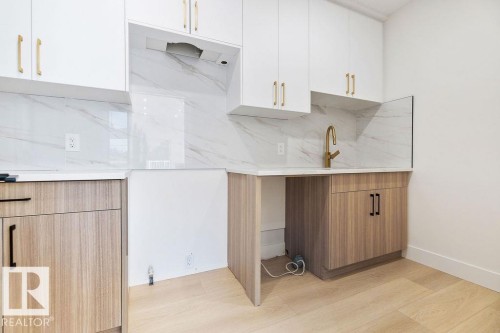 3309 Chickadee Drive, Edmonton, AB - Indoor Photo Showing Kitchen