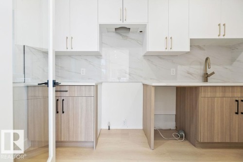 3309 Chickadee Drive, Edmonton, AB - Indoor Photo Showing Kitchen