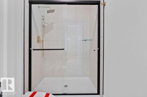 3309 Chickadee Drive, Edmonton, AB - Indoor Photo Showing Bathroom