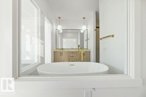 3309 Chickadee Drive, Edmonton, AB - Indoor Photo Showing Bathroom