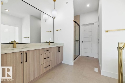 3309 Chickadee Drive, Edmonton, AB - Indoor Photo Showing Bathroom