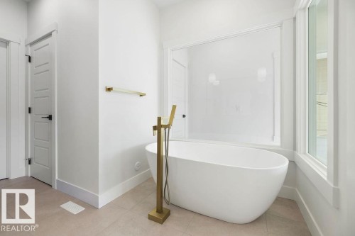 3309 Chickadee Drive, Edmonton, AB - Indoor Photo Showing Bathroom