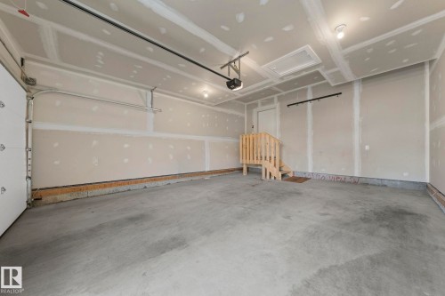 1813 Collip View View, Edmonton, AB - Indoor Photo Showing Garage