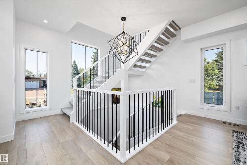 7505 Rowland Road, Edmonton, AB - Indoor Photo Showing Other Room