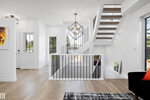 7505 Rowland Road, Edmonton, AB - Indoor Photo Showing Other Room