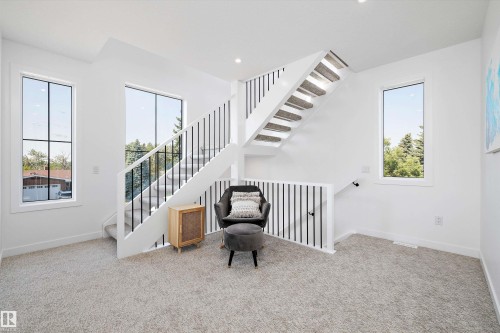 7505 Rowland Road, Edmonton, AB - Indoor Photo Showing Other Room