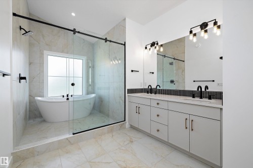 7505 Rowland Road, Edmonton, AB - Indoor Photo Showing Bathroom