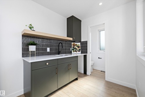 7505 Rowland Road, Edmonton, AB - Indoor Photo Showing Other Room