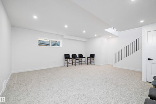 7505 Rowland Road, Edmonton, AB - Indoor Photo Showing Other Room