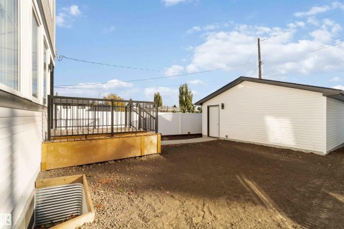7505 Rowland Road, Edmonton, AB - Outdoor