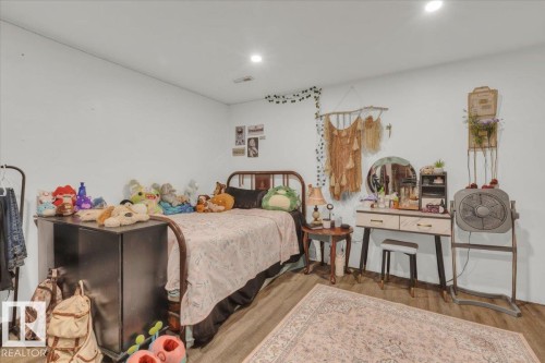 6107 159 Avenue, Edmonton, AB - Indoor Photo Showing Bedroom