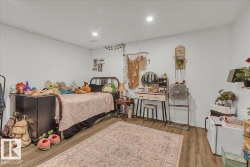 6107 159 Avenue, Edmonton, AB - Indoor Photo Showing Bedroom