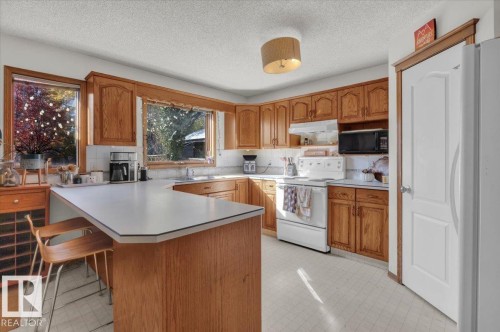 6107 159 Avenue, Edmonton, AB - Indoor Photo Showing Kitchen