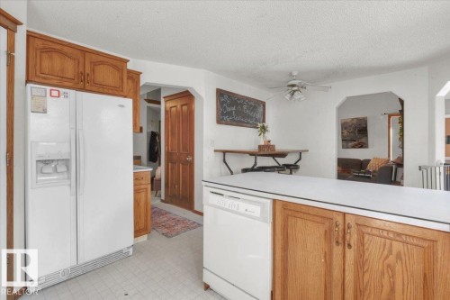 6107 159 Avenue, Edmonton, AB - Indoor Photo Showing Kitchen