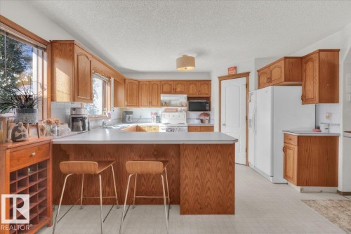 6107 159 Avenue, Edmonton, AB - Indoor Photo Showing Kitchen