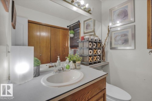 6107 159 Avenue, Edmonton, AB - Indoor Photo Showing Bathroom