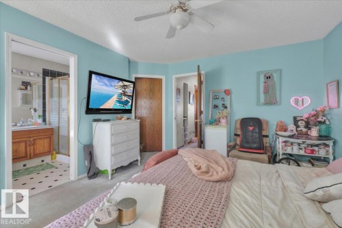 6107 159 Avenue, Edmonton, AB - Indoor Photo Showing Bedroom
