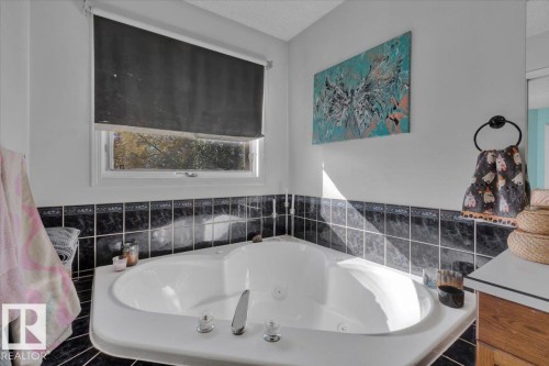 6107 159 Avenue, Edmonton, AB - Indoor Photo Showing Bathroom