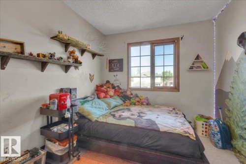 6107 159 Avenue, Edmonton, AB - Indoor Photo Showing Bedroom