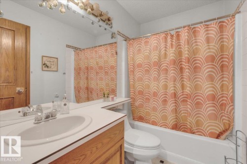 6107 159 Avenue, Edmonton, AB - Indoor Photo Showing Bathroom