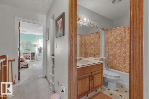 6107 159 Avenue, Edmonton, AB - Indoor Photo Showing Bathroom