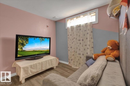 6107 159 Avenue, Edmonton, AB - Indoor Photo Showing Bedroom