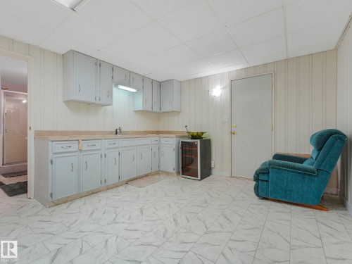 37 52249 Range Road 233, Rural Strathcona County, AB - Indoor Photo Showing Kitchen