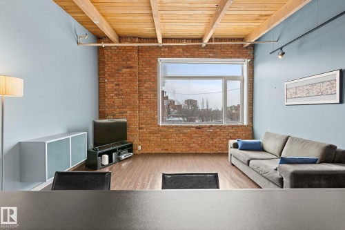 213 10309 107 Street, Edmonton, AB - Indoor Photo Showing Living Room