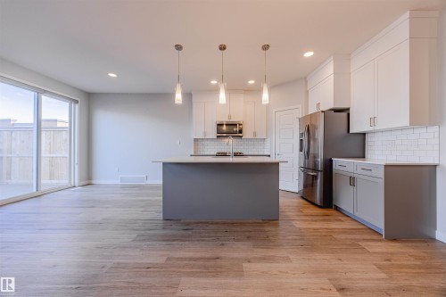 1745 Plum Crescent, Edmonton, AB - Indoor Photo Showing Kitchen With Upgraded Kitchen