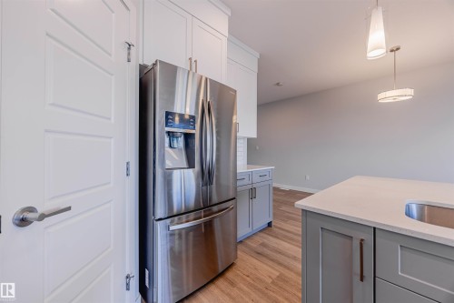 1745 Plum Crescent, Edmonton, AB - Indoor Photo Showing Kitchen