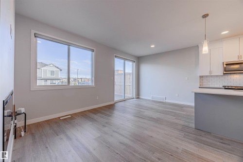 1745 Plum Crescent, Edmonton, AB - Indoor Photo Showing Kitchen