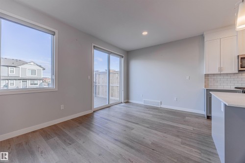 1745 Plum Crescent, Edmonton, AB - Indoor Photo Showing Kitchen