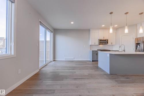 1745 Plum Crescent, Edmonton, AB - Indoor Photo Showing Kitchen With Upgraded Kitchen