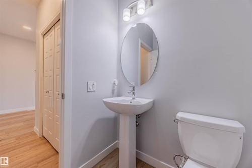 1745 Plum Crescent, Edmonton, AB - Indoor Photo Showing Bathroom