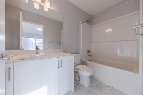1745 Plum Crescent, Edmonton, AB - Indoor Photo Showing Bathroom