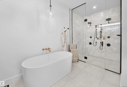 14018 104 Avenue, Edmonton, AB - Indoor Photo Showing Bathroom