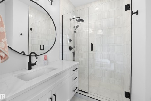 14018 104 Avenue, Edmonton, AB - Indoor Photo Showing Bathroom