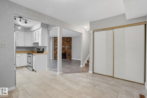 329 10404 24 Avenue, Edmonton, AB - Indoor Photo Showing Kitchen