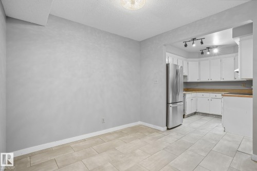 329 10404 24 Avenue, Edmonton, AB - Indoor Photo Showing Kitchen
