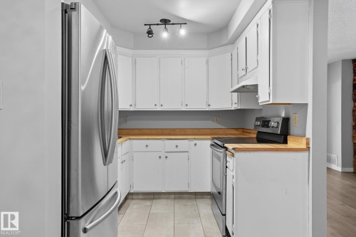 329 10404 24 Avenue, Edmonton, AB - Indoor Photo Showing Kitchen