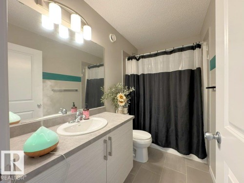 4303 Prowse Link, Edmonton, AB - Indoor Photo Showing Bathroom